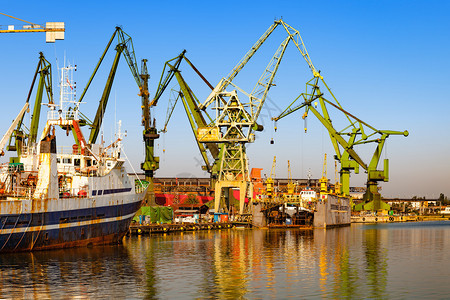 乘风破浪，铸就辉煌 现代船舶制造业的发展与挑战