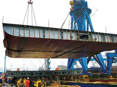 沪东中华13000吨重吊船“工业融合”号成功交付，彰显中国船舶制造新高度